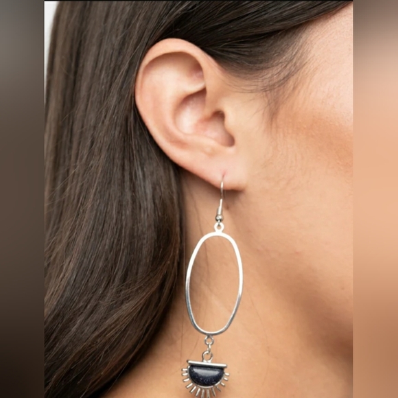 SOL Purpose Black Earrings - Picture 4 of 5